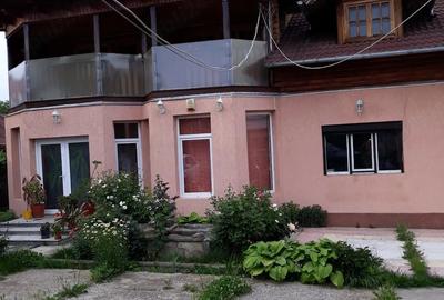 Casă cu Teren 2600 Mp în Central