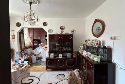 Apartament cu 3 camere semidecomandat în Central - 1