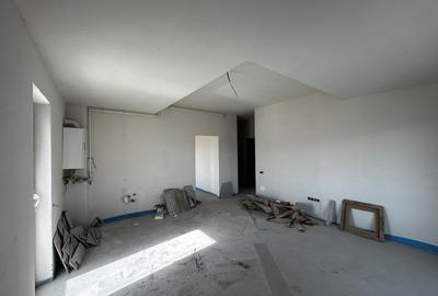 Apartament cu 3 camere semidecomandat în Florești - 2