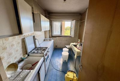 Apartament cu 3 camere decomandat în Uverturii
