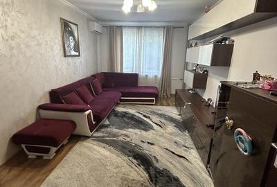 Apartament cu 3 camere semidecomandat în Rahova