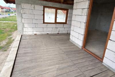 Casă cu 3 camere cu Teren 2875 Mp în Bethausen - 1