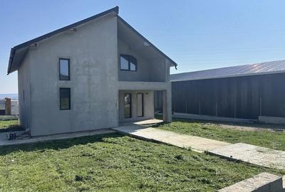 Casă cu 4 camere cu Teren 520 Mp în Central