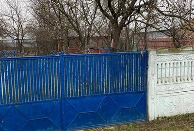 Casă cu 4 camere cu Teren 2000 Mp în Central