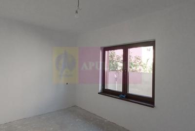 Casă cu 4 camere cu Teren 440 Mp în Central - 3