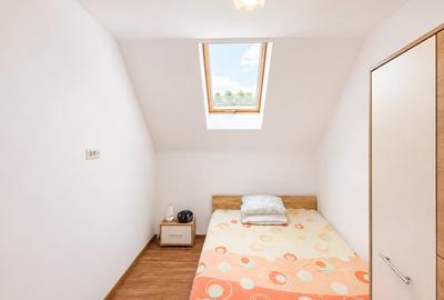 Duplex cu 12 camere cu Canalizare în Moșnița Veche - 8