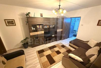Apartament cu 3 camere semidecomandat, mobilat în Valea Rosie