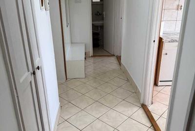 Apartament cu 3 camere semidecomandat în Central
