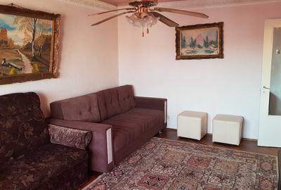 Apartament cu 3 camere decomandat în Sud