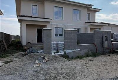 Duplex cu 4 camere cu Canalizare în Moșnița Nouă