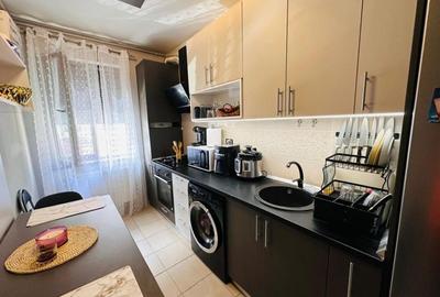Apartament cu 2 camere, mobilat în Roșu
