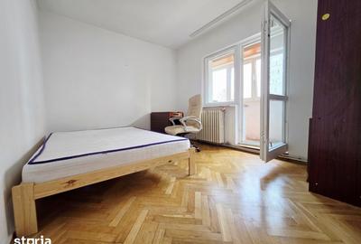 Apartament cu 4 camere decomandat, mobilat în Central