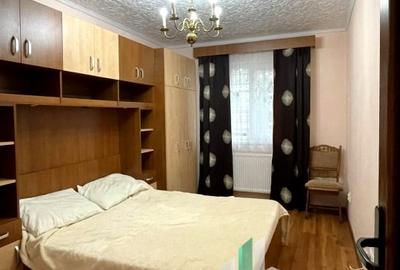 Apartament cu 3 camere semidecomandat, mobilat în Dâmbul Rotund