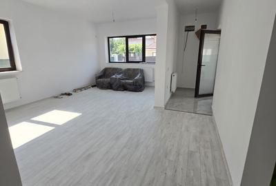 Casă cu 3 camere cu Teren 250 Mp în Central - 2