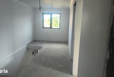 Casă cu Teren 463 Mp în Costești - 9