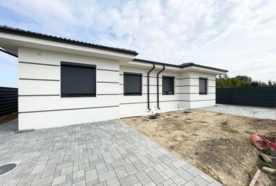 Duplex cu 3 camere cu Canalizare în Moșnița Nouă
