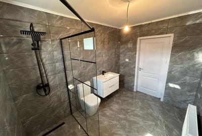 Casă cu 3 camere în Lumina