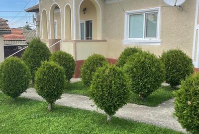 Casă cu 4 camere în Stejaru