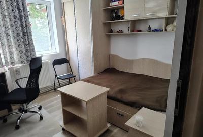 Apartament cu 3 camere semidecomandat în Micro 3 - 3