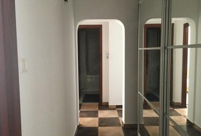 Apartament cu 3 camere decomandat în Tineretului - 1
