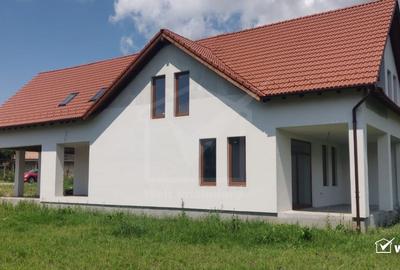 Casă individuală cu 5 camere cu Canalizare în Aiton - 1