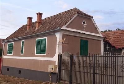 Casă individuală cu 3 camere cu Canalizare în Slimnic