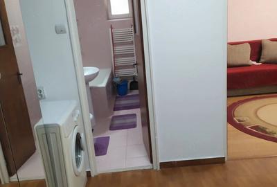 Garsonieră decomandată în Tei
