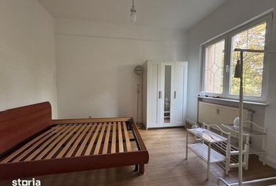 Apartament cu 2 camere semidecomandat, mobilat în Romană