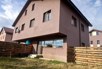 Casă cu 4 camere în Ostratu