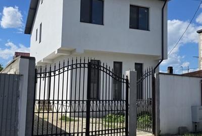 Casă cu 4 camere decomandat cu Teren 156 Mp în Central