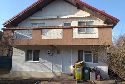 Casă individuală cu 6 camere cu Canalizare în Central
