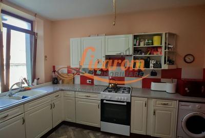 Casă individuală cu 12 camere cu Canalizare în Vulcan - 1