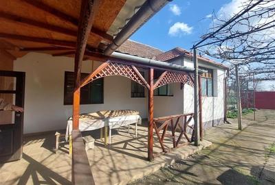 Casă individuală cu 4 camere cu Canalizare în Central - 2