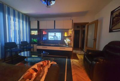 Apartament cu 2 camere semidecomandat în Km 4 - 4