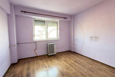 Apartament cu 4 camere semidecomandat în Carei - 5