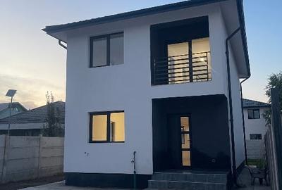 Casă individuală cu 3 camere cu Canalizare în Glina - 1