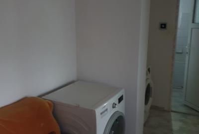 Apartament cu 3 camere în Podu Roș