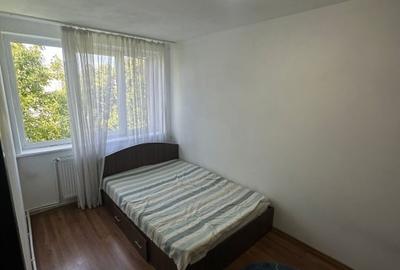 Apartament cu 2 camere decomandat, mobilat în Rovine