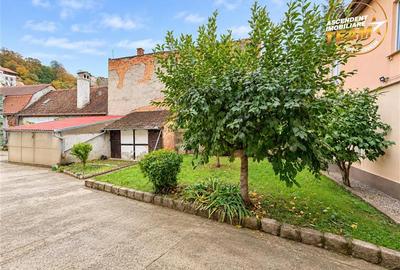 Apartament cu 4 camere decomandat în Central