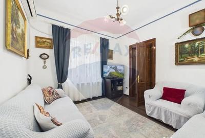 Apartament cu 3 camere semidecomandat în Foișorul de Foc