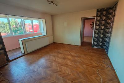 Apartament cu 2 camere semidecomandat în Exterior Vest