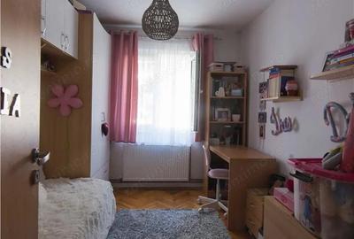 Apartament cu 4 camere nedecomandat în Circumvalațiunii - 1