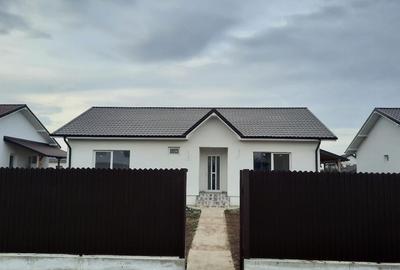 Casă individuală cu 4 camere cu Teren 490 Mp în Săbăreni - 2