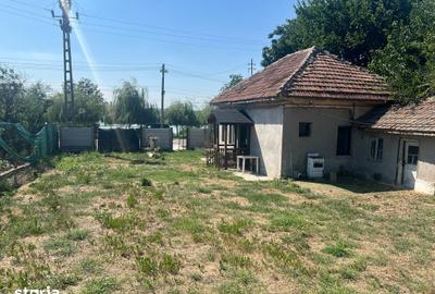 Casă cu 2 camere cu Teren 950 Mp în Calea București