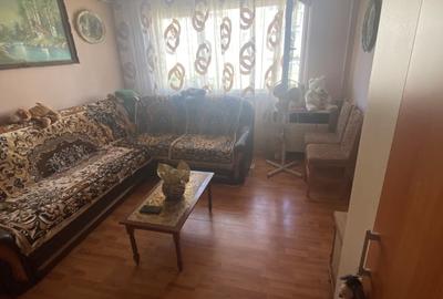 Apartament cu 2 camere semidecomandat, mobilat în Filiași