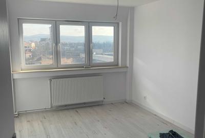 Apartament cu 3 camere decomandat în Cetate