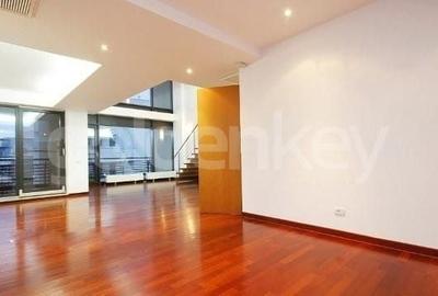 Apartament cu 3 camere semidecomandat în Herăstrău