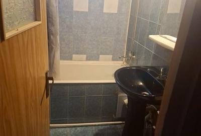Apartament cu 3 camere semidecomandat, mobilat în Dacia
