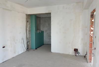 Apartament cu 3 camere decomandat în Aviației