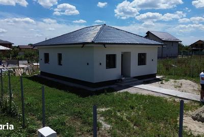 Casă cu 3 camere cu Teren 400 Mp în Central - 1